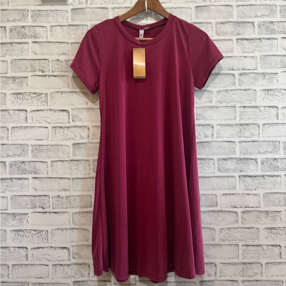 NWT! Women’s alya super soft short sleeve burgundy colored t-shirt dress Size Lg - Picture 1 of 5